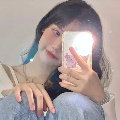 与一位女士合影